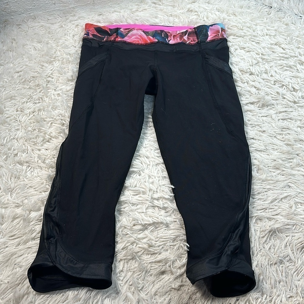 Lululemon Chase Me Crop II Black / Secret Garden